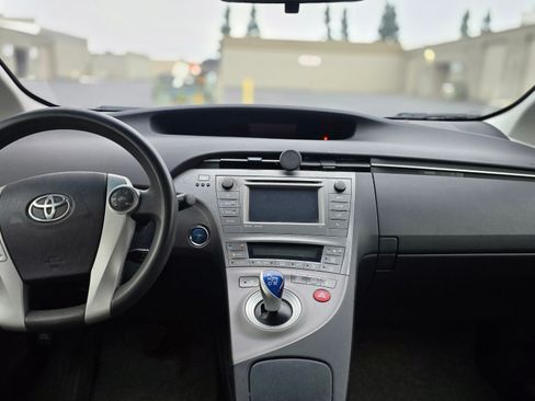 Used 2014 Toyota Prius Four image 14