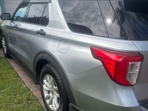 Used 2021 Ford Explorer XLT image 9