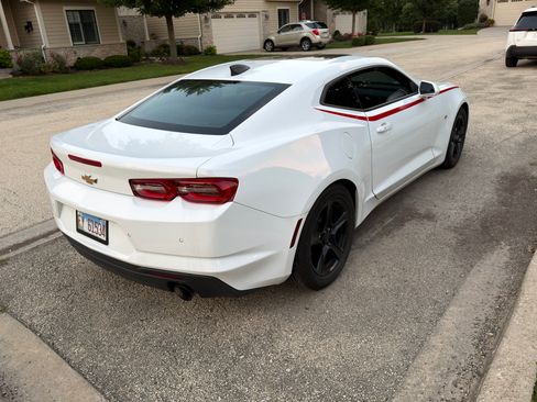 Used 2019 Chevrolet Camaro LT RWD image 8
