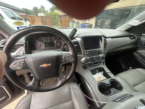 Used 2016 Chevrolet Suburban LT RWD image 11