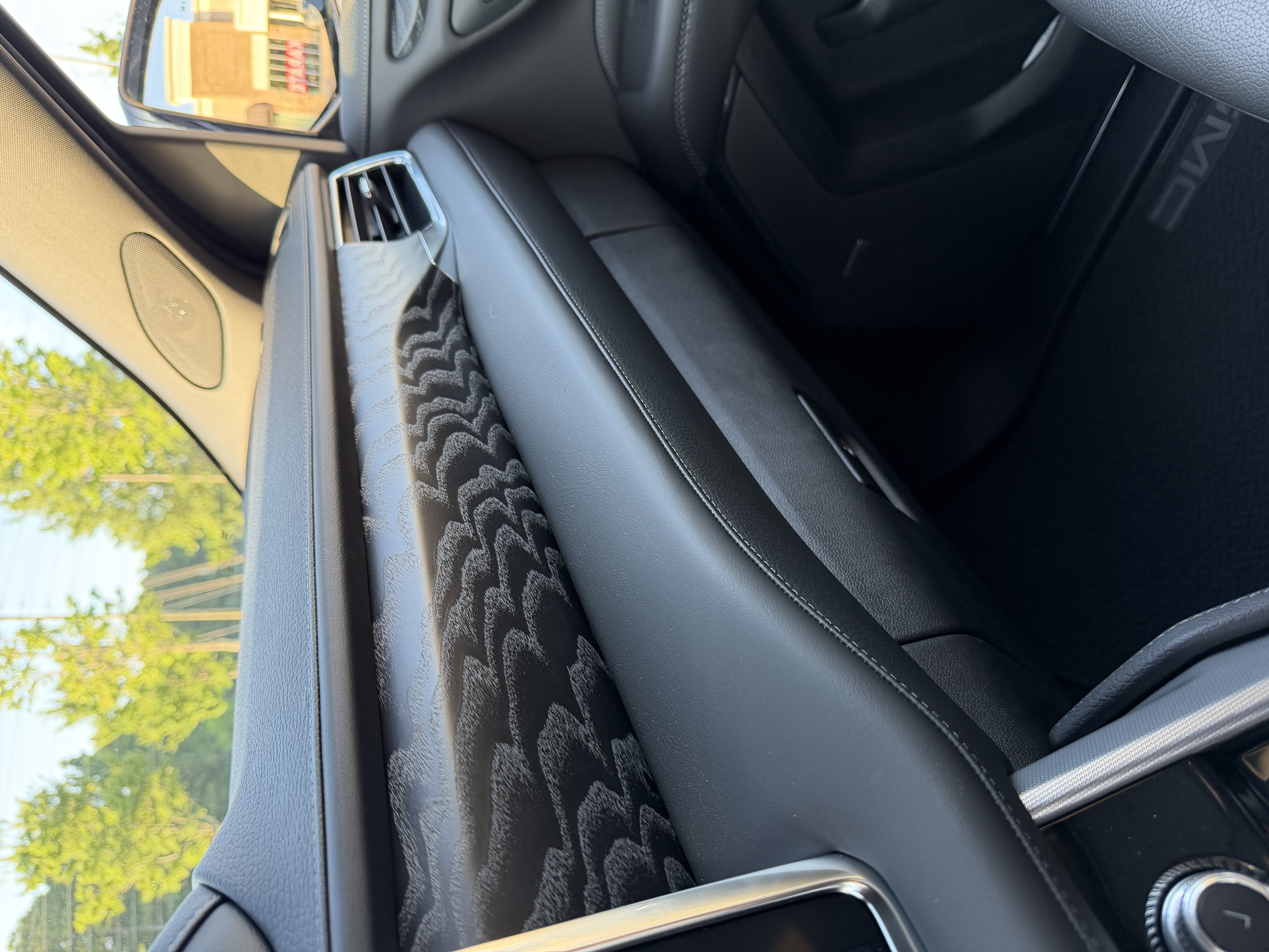 Used 2023 GMC Yukon XL Denali AWD/4WD image 25