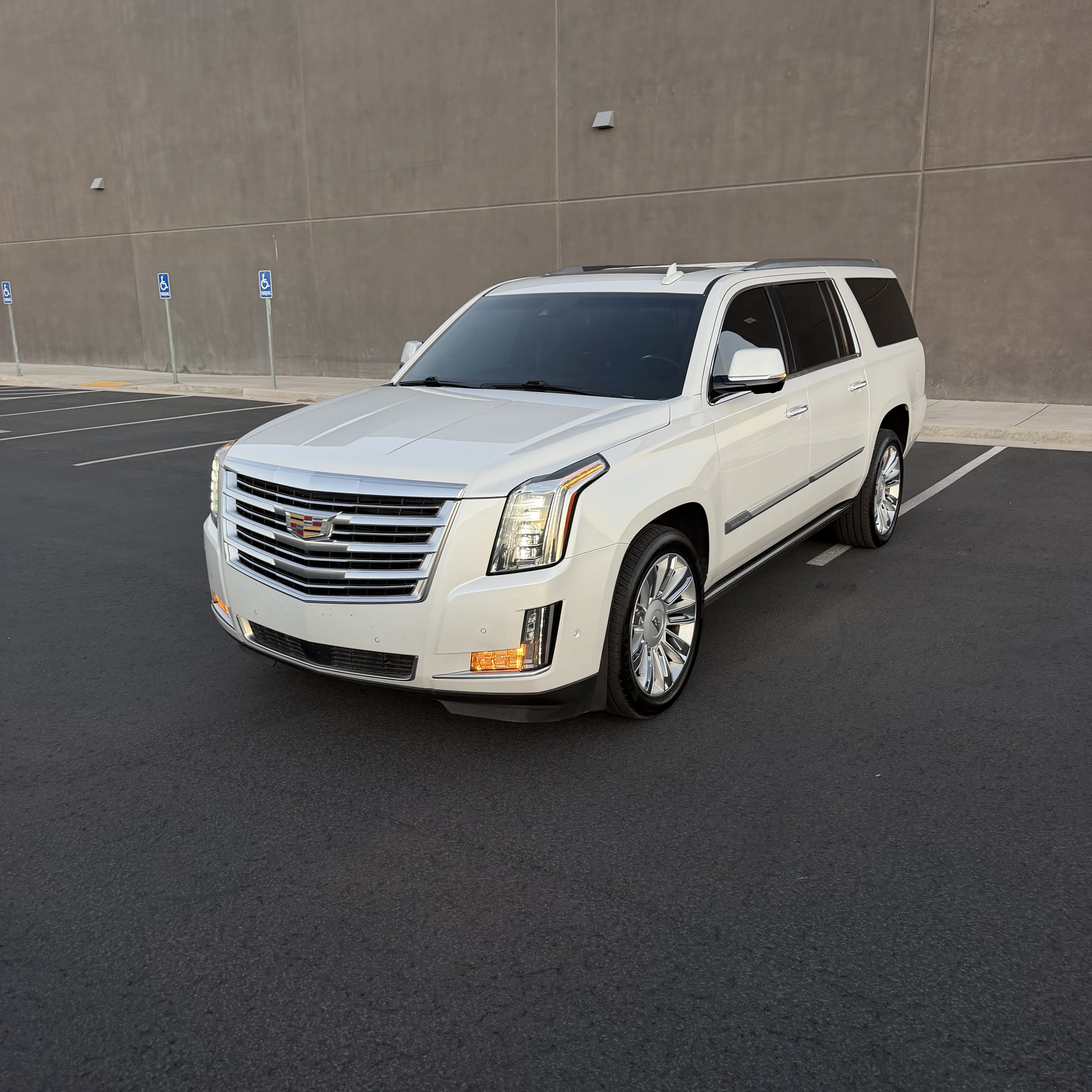 Used 2018 Cadillac Escalade ESV Platinum AWD/4WD image 1