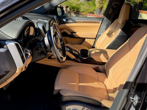 Used 2017 Porsche Cayenne S image 16