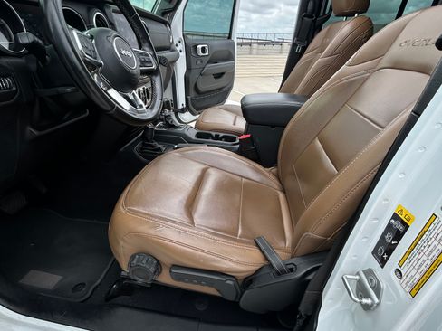Used 2020 Jeep Gladiator Overland AWD/4WD image 10