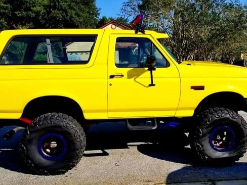 Used 1996 Ford Bronco Sport Utility 2D image 2