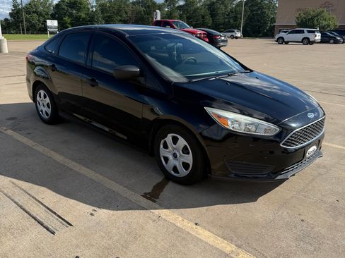 Used 2016 Ford Focus S FWD image 2