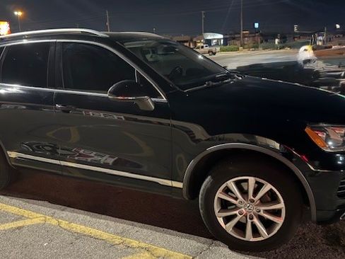 Used 2013 Volkswagen Touareg Sport image 1