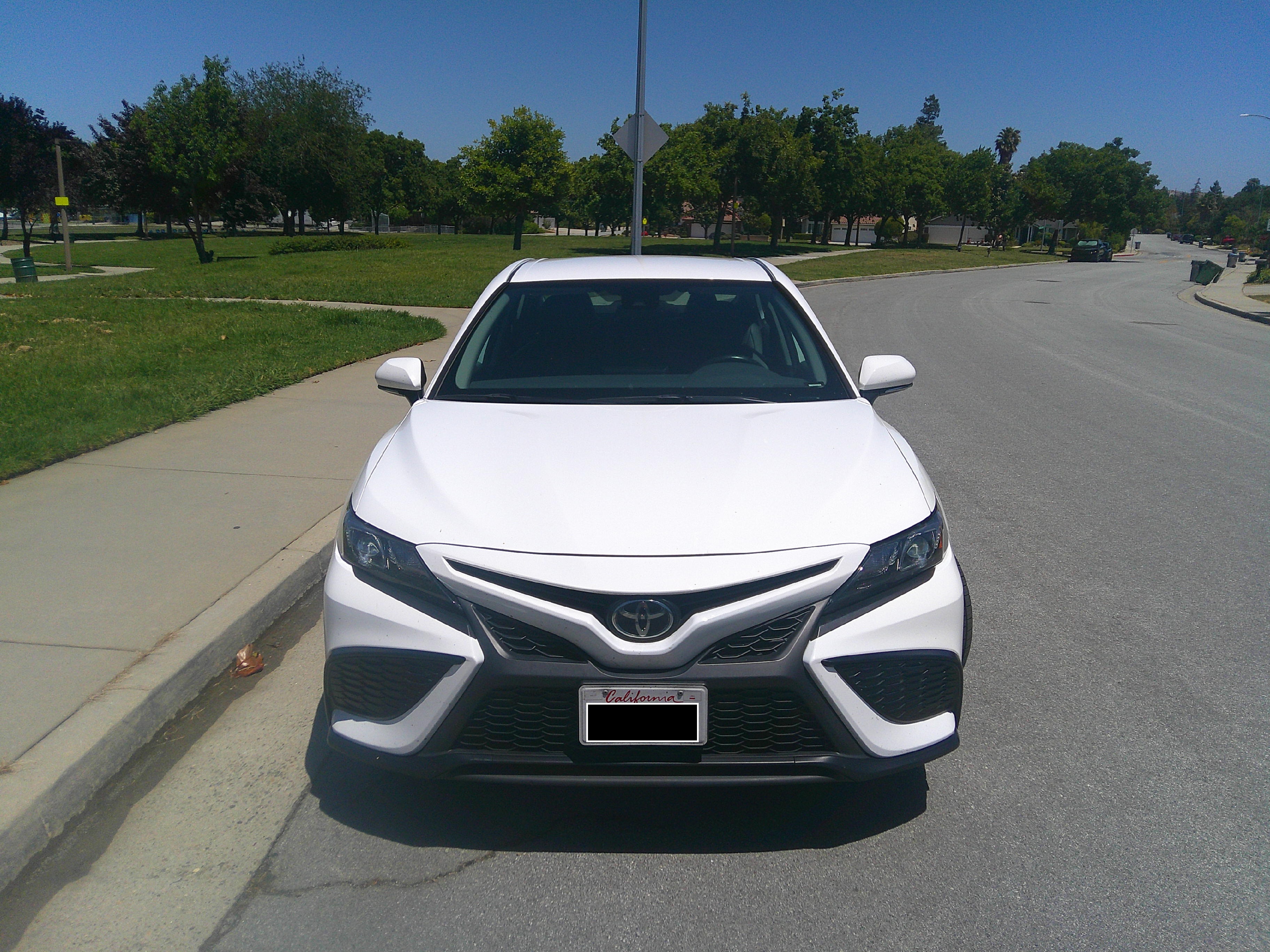 Used 2023 Toyota Camry SE FWD image 1