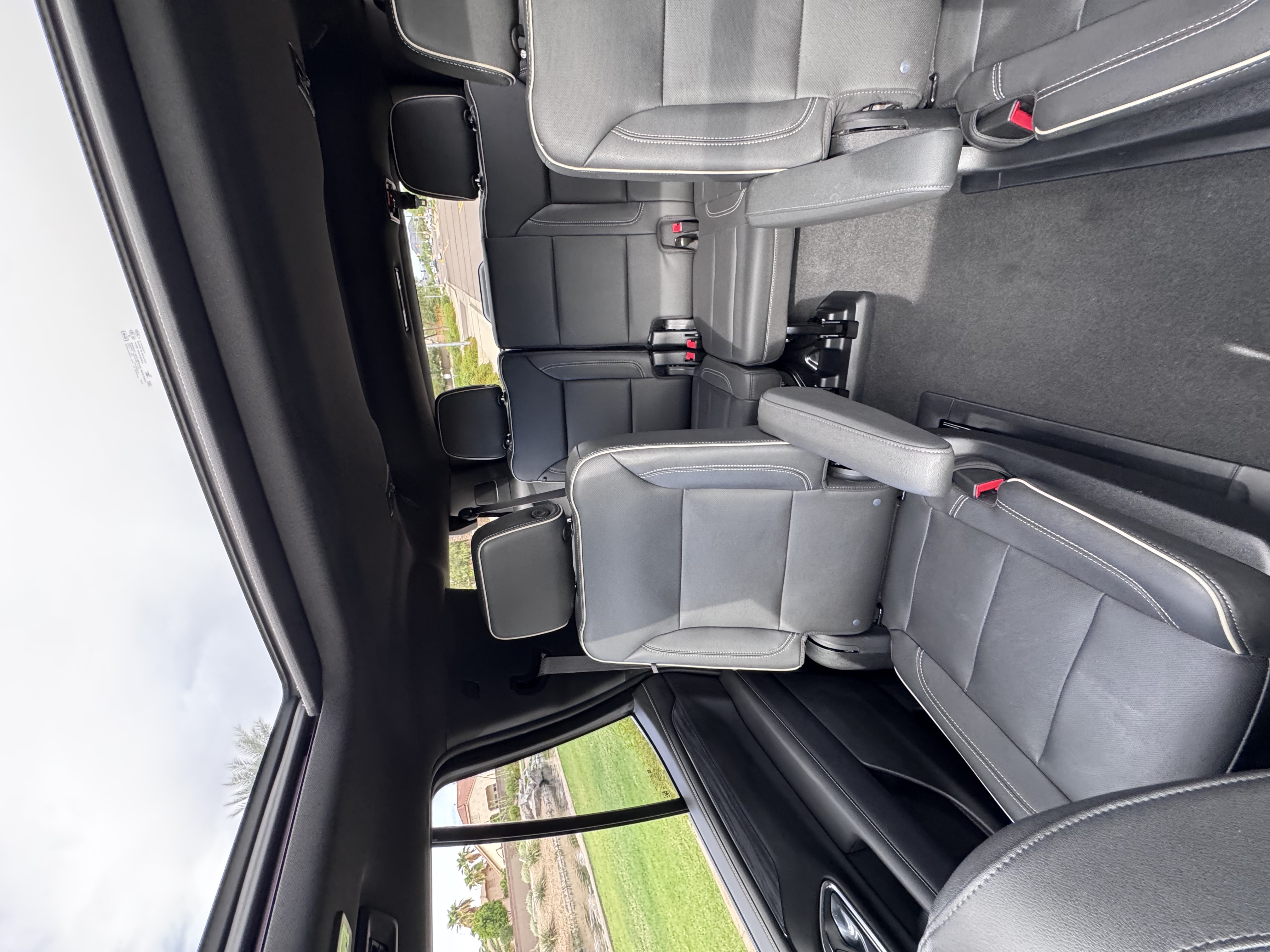 Used 2023 GMC Yukon SLT w/ SLT Premium Package AWD/4WD image 17