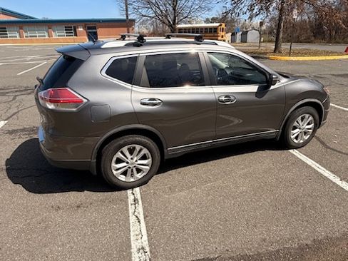 Used 2015 Nissan Rogue SV image 5