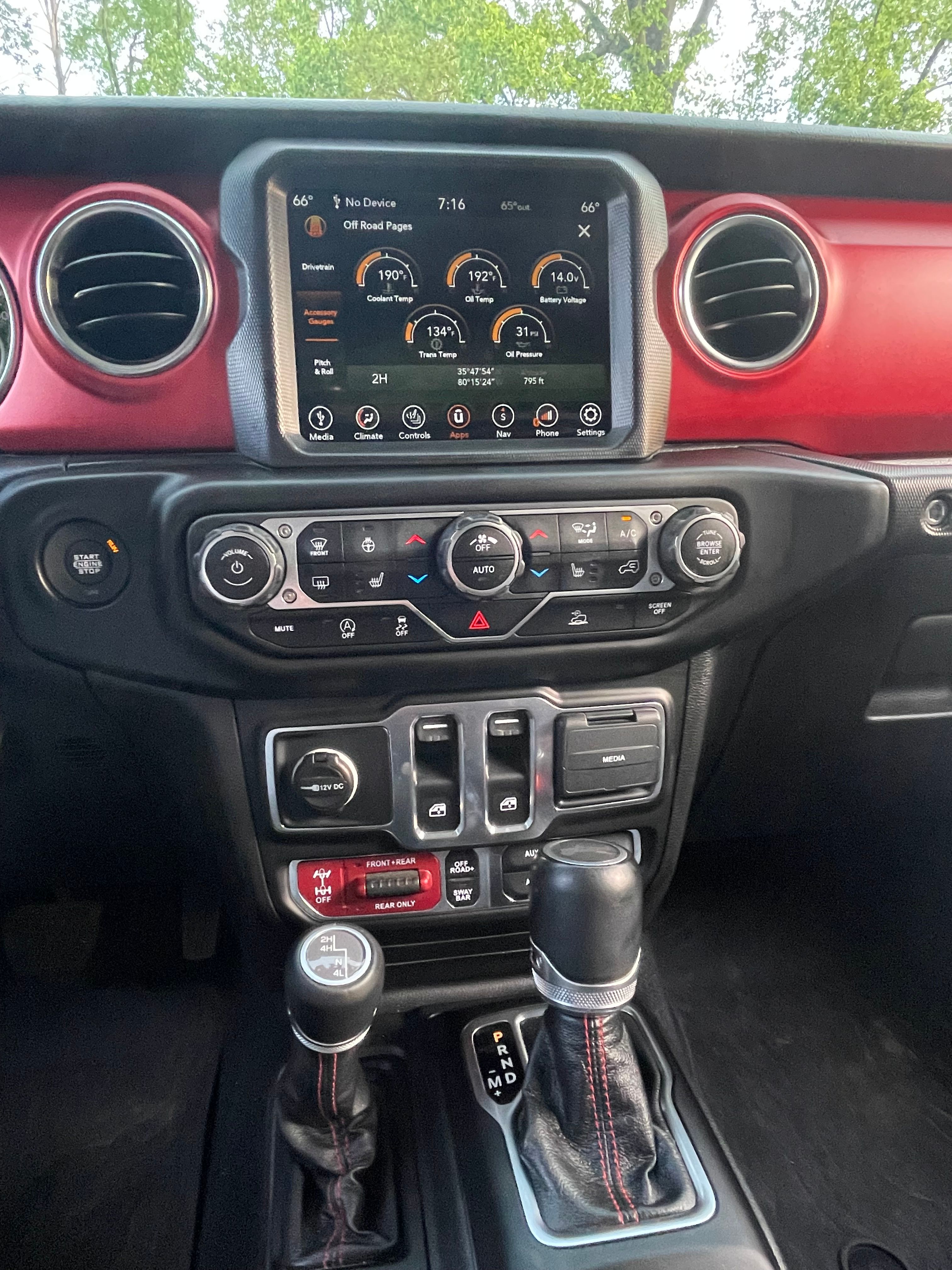 Used 2023 Jeep Wrangler Rubicon w/ Cold Weather Group AWD/4WD image 16
