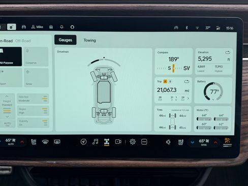 Used 2023 Rivian R1T Adventure image 11