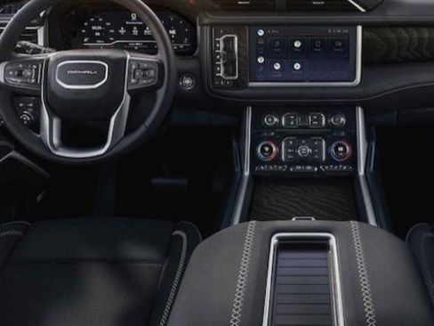 Used 2023 GMC Yukon XL Denali image 11