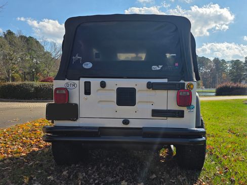 Used 2005 Jeep Wrangler X w/ Tire & Wheel Group (Ecco) image 5