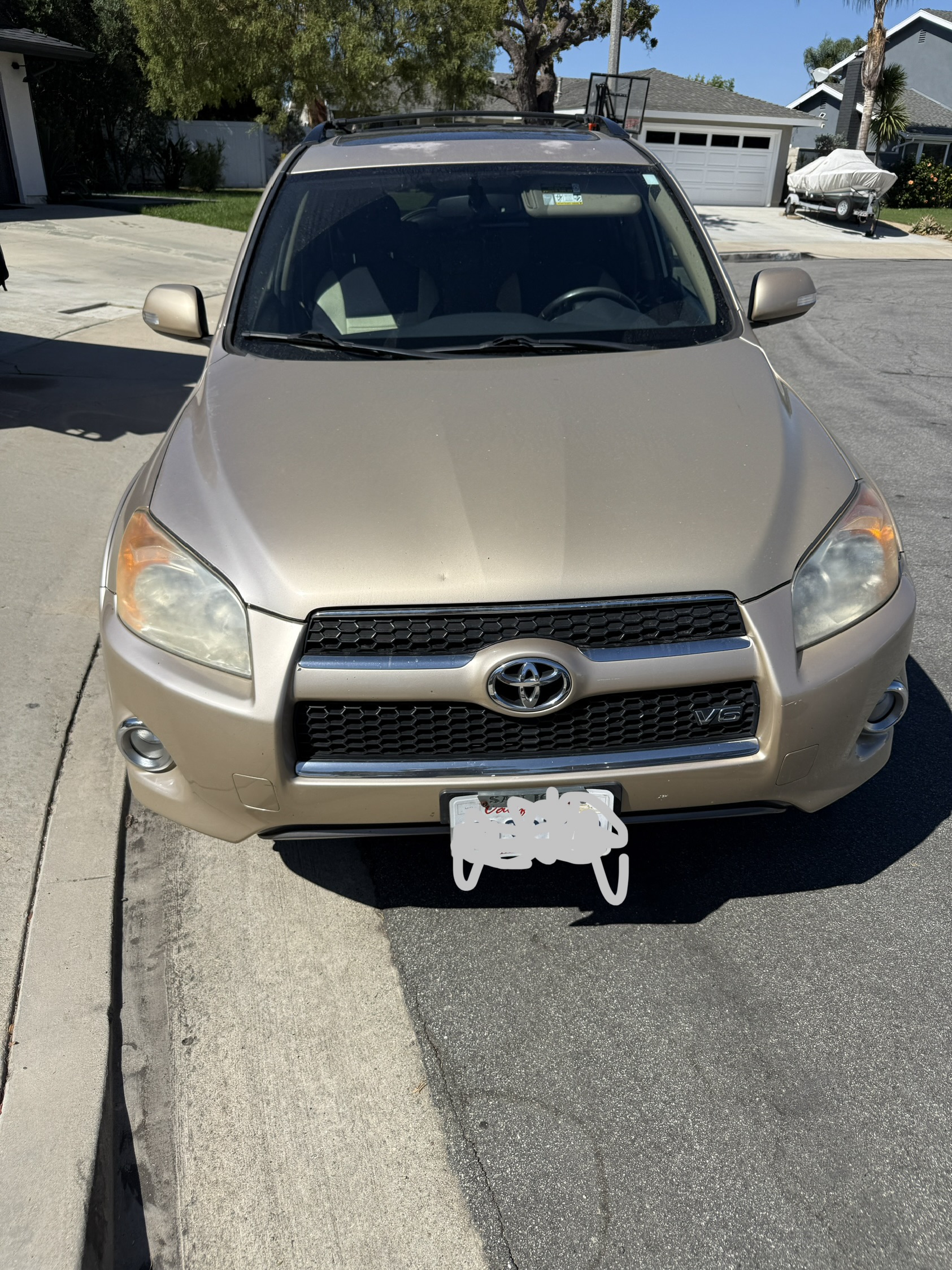 Used 2011 Toyota RAV4 Limited AWD/4WD image 2