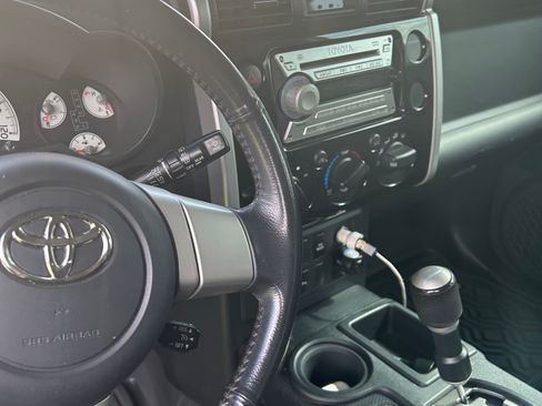 Used 2008 Toyota FJ Cruiser 2WD w/ Upgrade Pkg 2 image 11