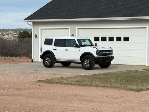 Used 2025 Ford Bronco Badlands image 8