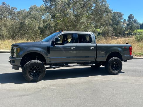 Used 2019 Ford F250 Lariat w/ Lariat Ultimate Package AWD/4WD image 4