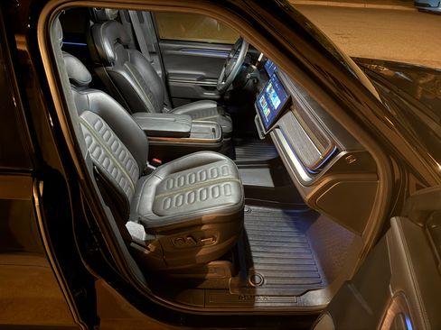 Used 2025 Rivian R1S Adventure image 17