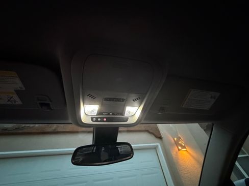 Used 2021 GMC Terrain SLT image 12