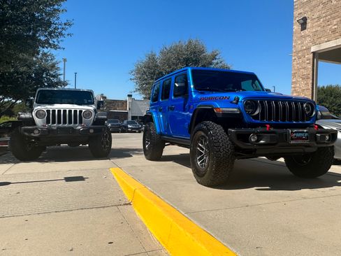 Used 2024 Jeep Wrangler Unlimited Rubicon image 4