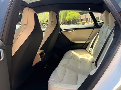 Used 2020 Tesla Model S Long Range Plus image 9