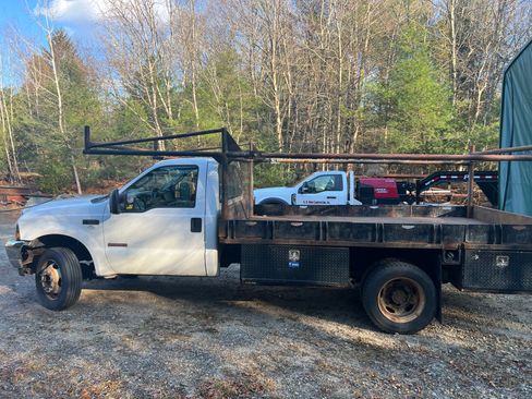 Used 2003 Ford F550 2WD Regular Cab Super Duty image 1