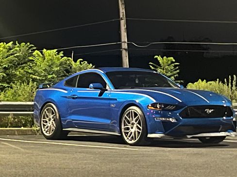 Used 2019 Ford Mustang GT Premium w/ GT Performance Package RWD image 2