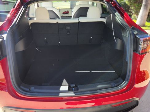 Used 2022 Tesla Model Y Performance image 13