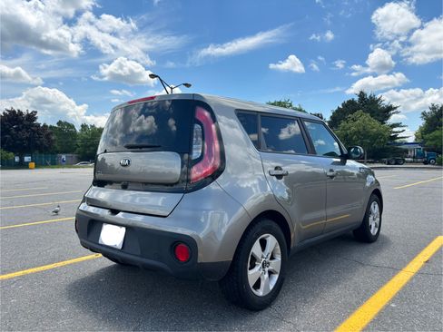 Used 2019 Kia Soul w/ Convenience Package FWD image 4