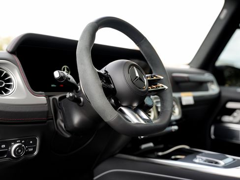 Used 2025 Mercedes-Benz G 63 AMG 4MATIC image 11