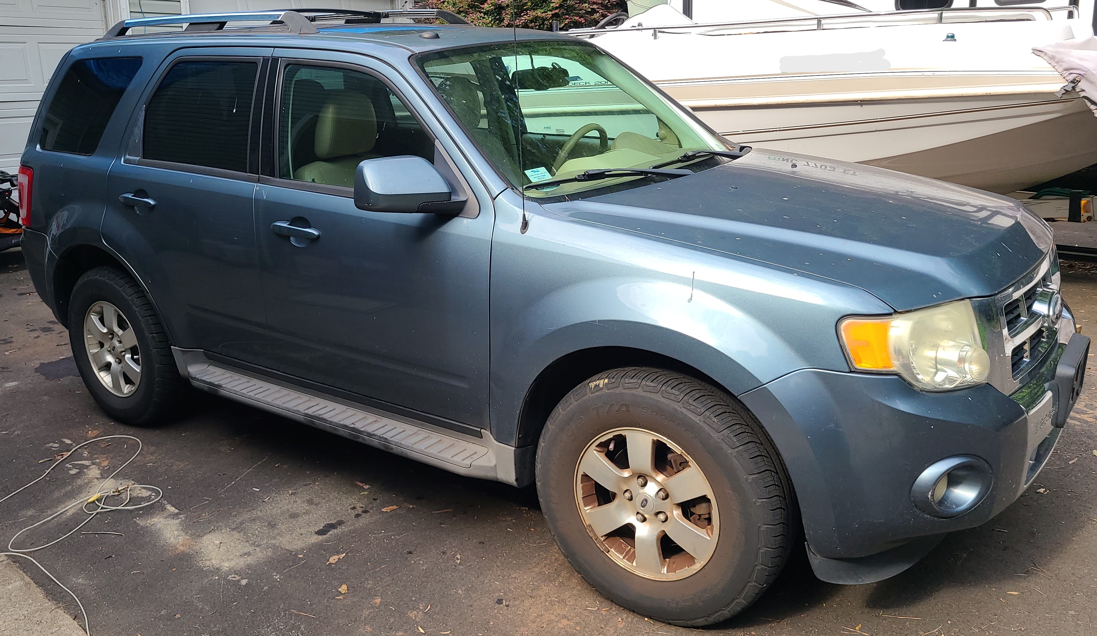 Used 2011 Ford Escape Limited w/ 301A Rapid Spec Order Code AWD/4WD image 2