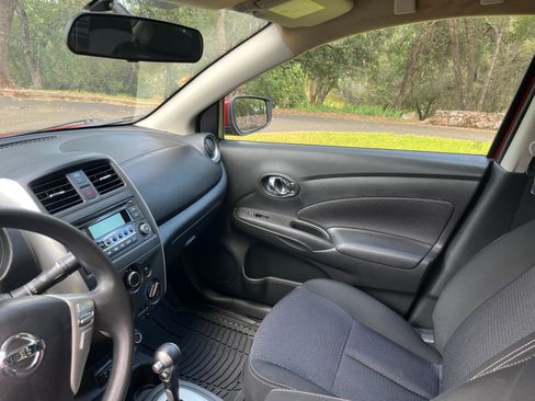Used 2018 Nissan Versa SV FWD image 11