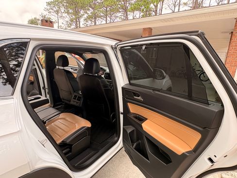 Used 2022 Volkswagen Atlas Cross Sport SEL Premium R-Line AWD/4WD image 16