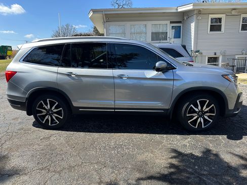 Used 2019 Honda Pilot Touring image 1