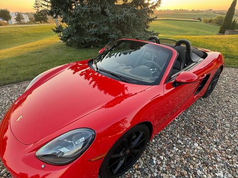 Used 2019 Porsche 718 Boxster RWD image 9