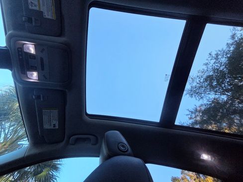 Used 2020 Chevrolet Equinox Premier image 6