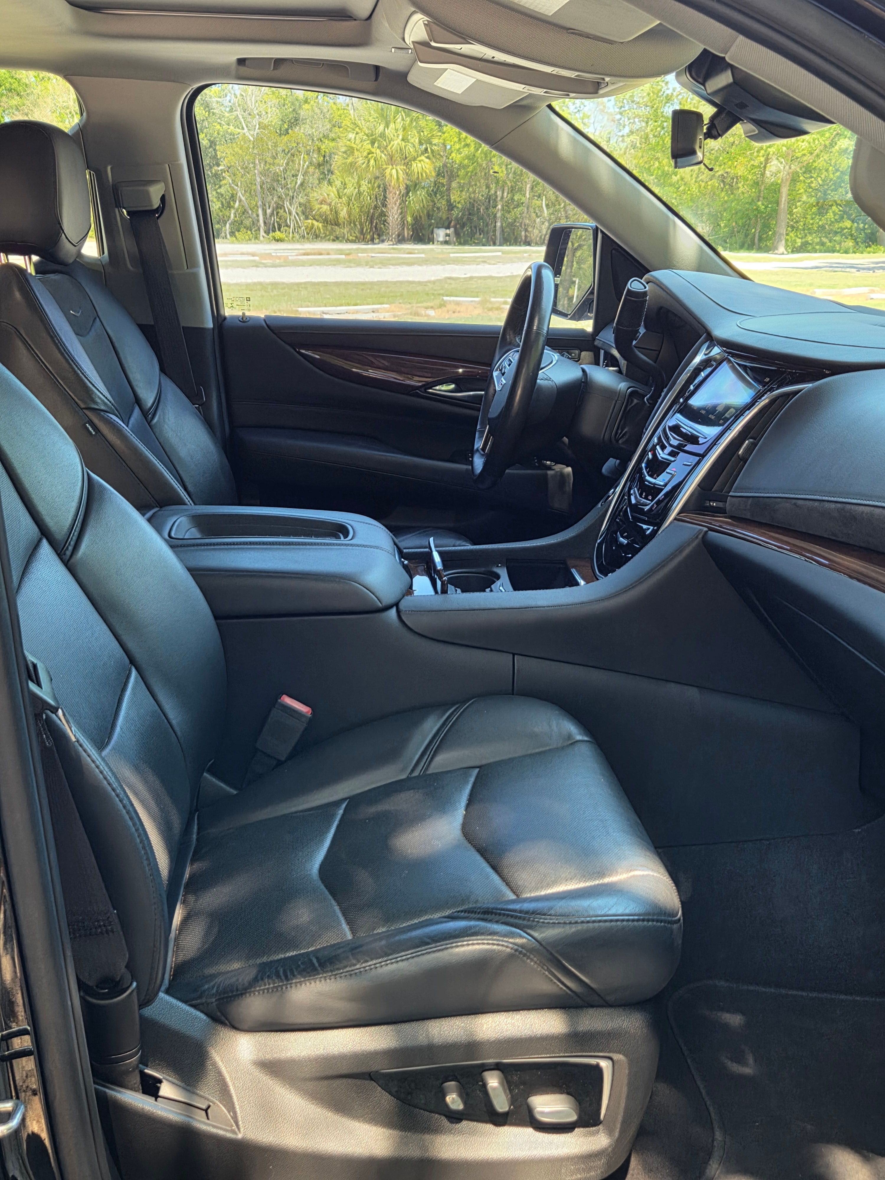 Used 2020 Cadillac Escalade Luxury w/ Escalade Sport Edition RWD image 17