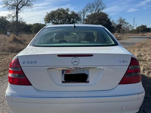 Used 2005 Mercedes-Benz E 320 CDI Sedan image 4