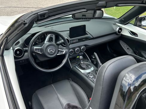 Used 2023 MAZDA MX-5 Miata Grand Touring RWD image 14
