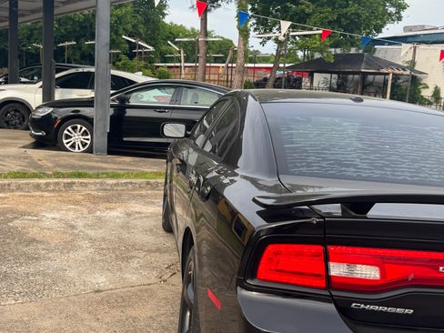 Used 2014 Dodge Charger R/T w/ Blacktop Package image 4
