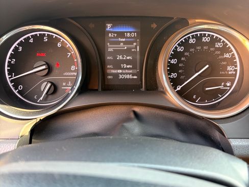 Used 2020 Toyota Camry LE FWD image 9