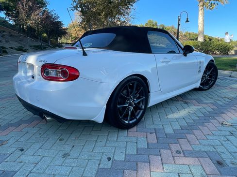 Used 2014 MAZDA MX-5 Miata Club image 2