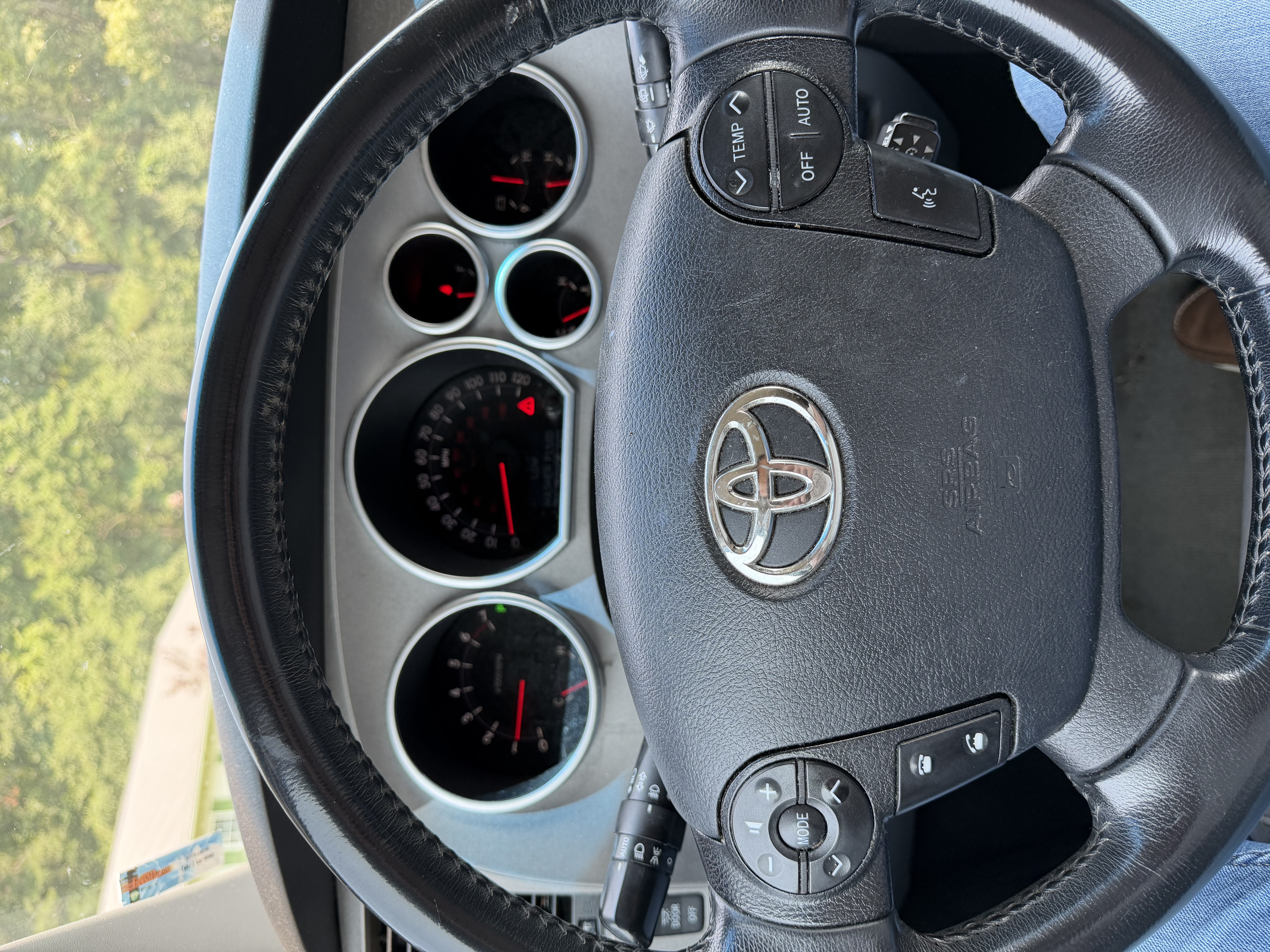 Used 2010 Toyota Sequoia Limited RWD image 4