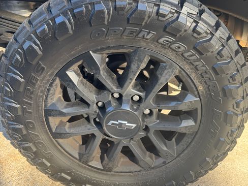 Used 2025 Chevrolet Silverado 2500 Custom w/ Custom Value Package image 11