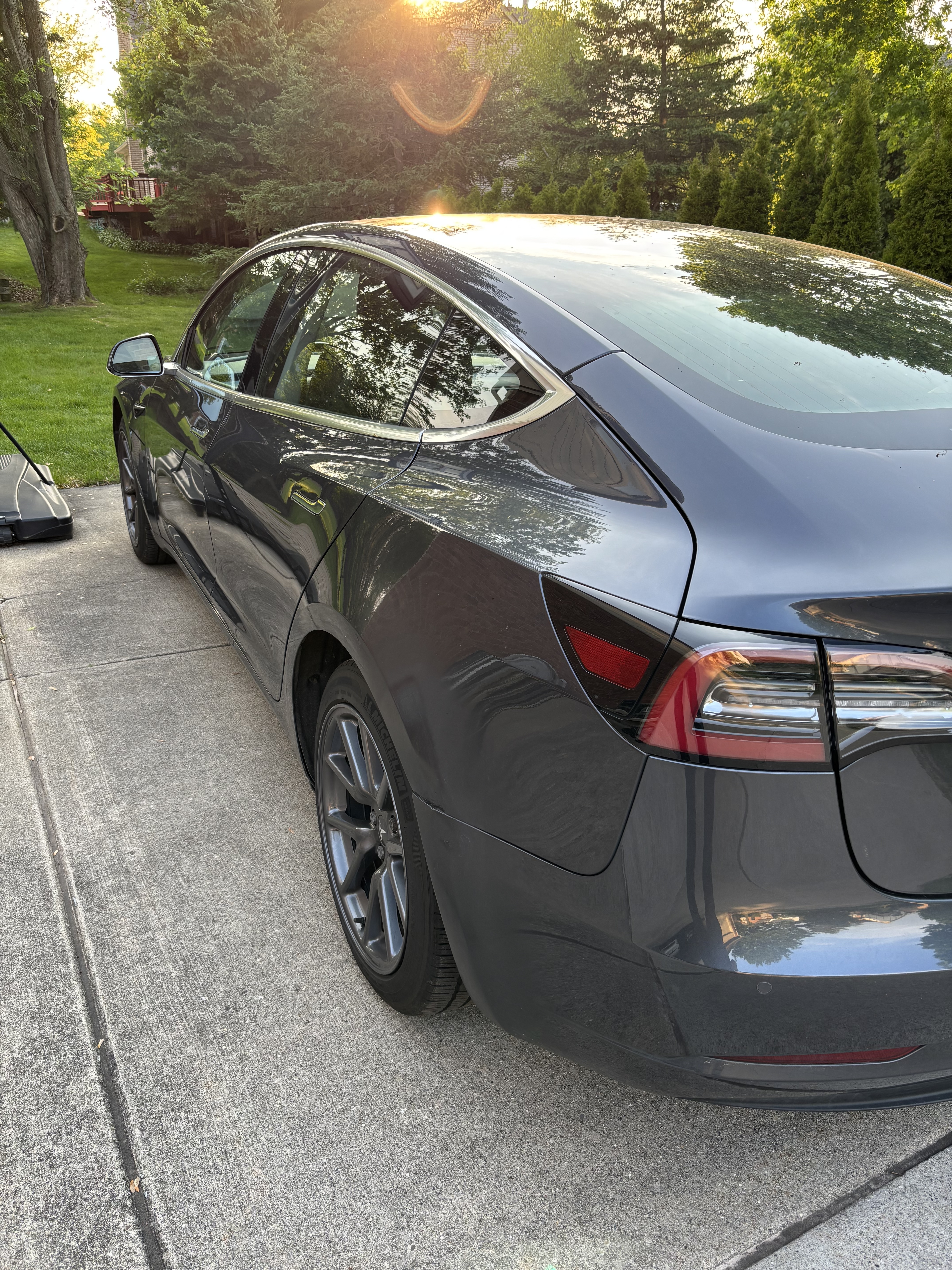 Used 2018 Tesla Model 3 Long Range AWD/4WD image 5