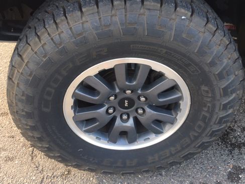 Used 2011 Ford F150 Raptor w/ Raptor Luxury Pkg image 18