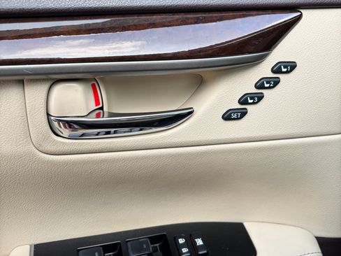 Used 2017 Lexus ES 350 w/ Premium Package FWD image 10