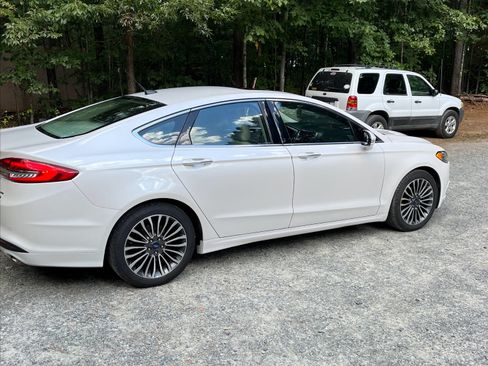 Used 2017 Ford Fusion SE w/ Fusion SE Technology Package image 8