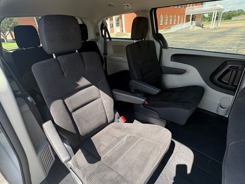 Used 2019 Dodge Grand Caravan SE w/ UConnect Hands-Free Group FWD image 21